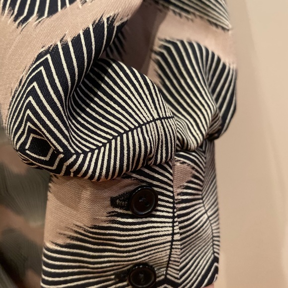 Lush long-sleeve; tan, black, white jumper, v-neck - Picture 6 of 8